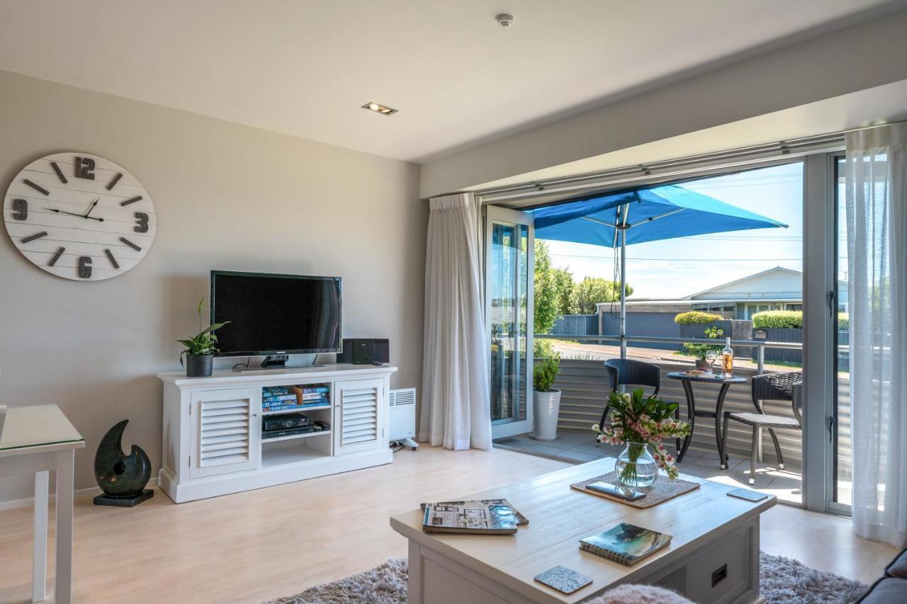 Oneroa Bay Villas エクステリア 写真