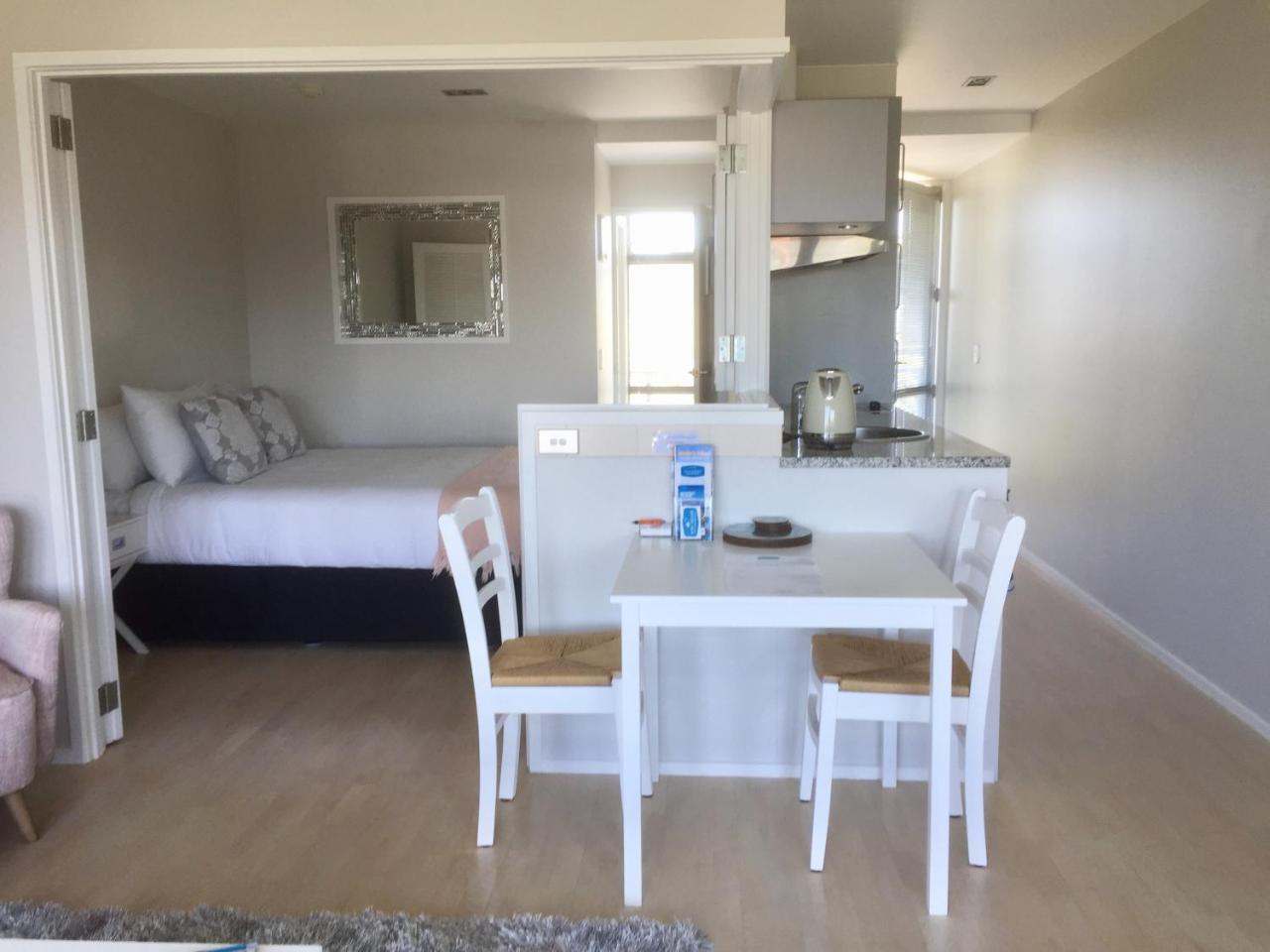 Oneroa Bay Villas エクステリア 写真